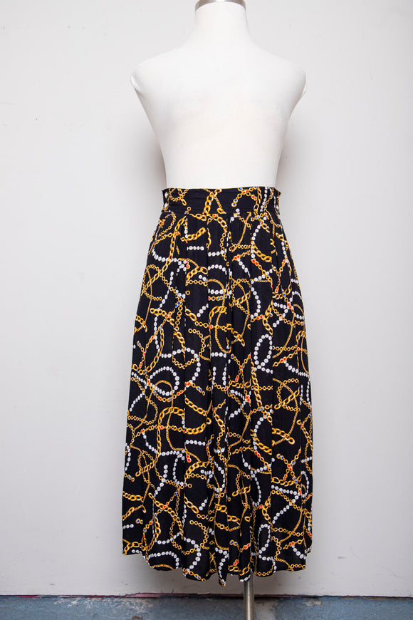 1990's Black highwaisted skirt with a pearl and gold chain print and pockets