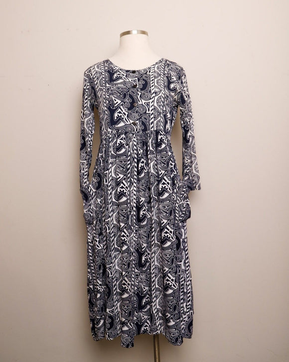 1990's Black & White abstract tribal printed long sleeve maxi dress with pop up side pockets