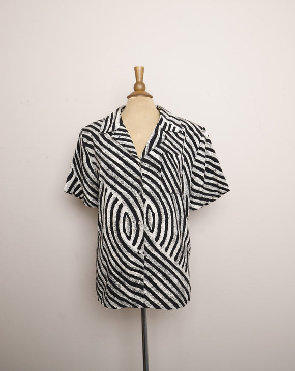 1990's Black and White Swirl button down plus size top